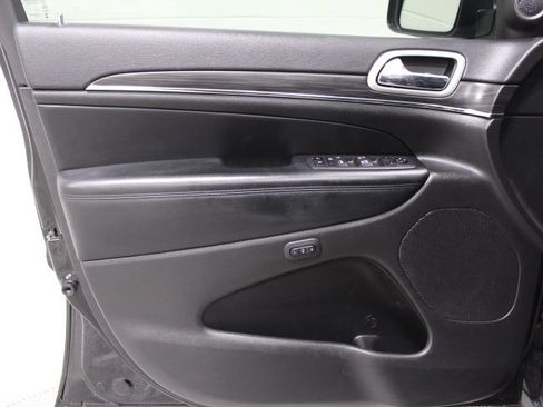 Used 2022 Jeep Grand Cherokee Limited w/ Trailer Tow Group IV image 19