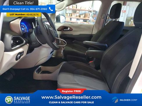 Used 2024 Chrysler Voyager LX image 9
