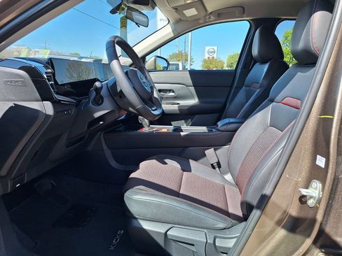 Used 2025 Nissan Kicks SR FWD image 11