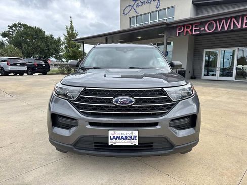 Used 2021 Ford Explorer XLT RWD image 3