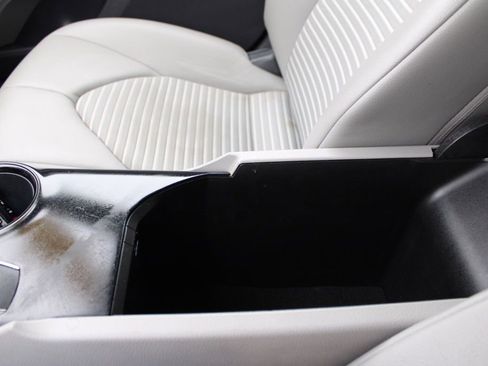 Used 2019 Toyota Camry SE image 38