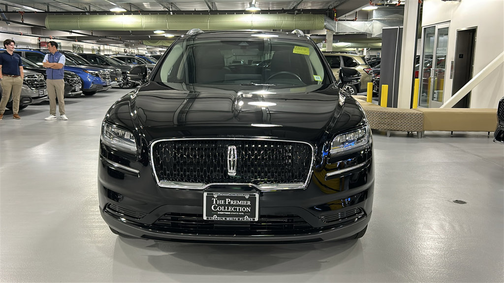 Used 2023 Lincoln Nautilus Reserve w/ Monochromatic Package AWD/4WD image 2