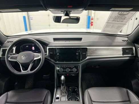 Used 2022 Volkswagen Atlas Cross Sport SE FWD image 10