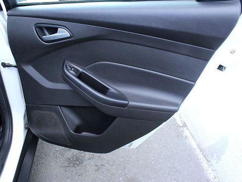 Used 2013 Ford Focus SE w/ SE Winter Pkg image 14