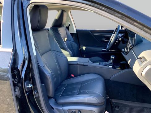 Used 2024 Lexus ES 350 Ultra Luxury w/ Accessory Package (Z2) FWD image 9