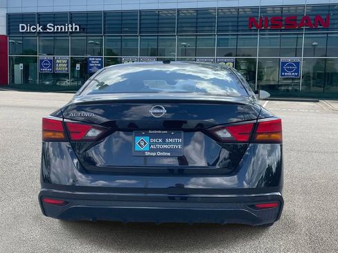Used 2025 Nissan Altima 2.5 SV image 5