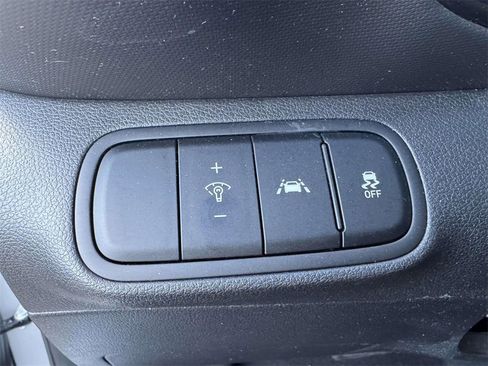 Used 2022 Hyundai Venue SEL w/ Cargo Package image 17