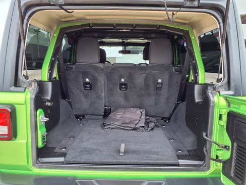 Used 2019 Jeep Wrangler Unlimited Sahara AWD/4WD image 22