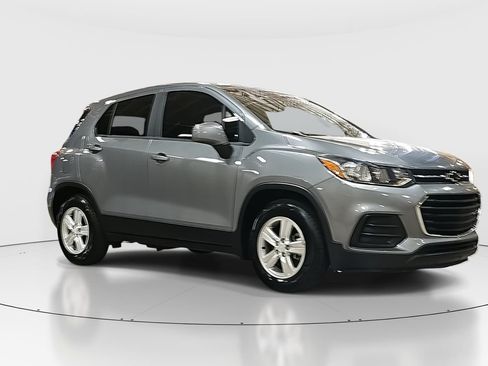 Used 2020 Chevrolet Trax LS w/ Tint and Cruise Package FWD image 3