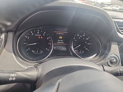 Used 2018 Nissan Rogue SV image 15