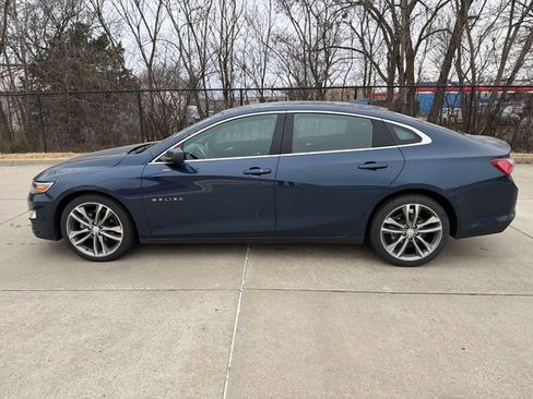 Used 2022 Chevrolet Malibu LT image 2
