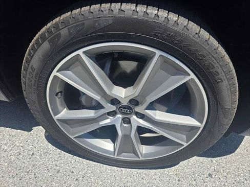Certified 2025 Audi Q5 2.0T Premium w/ Convenience Plus Package AWD/4WD image 9