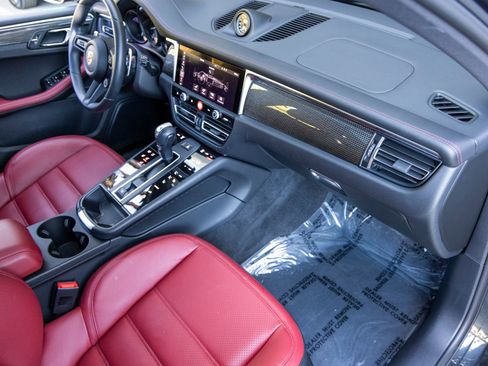 Used 2023 Porsche Macan Turbo image 59