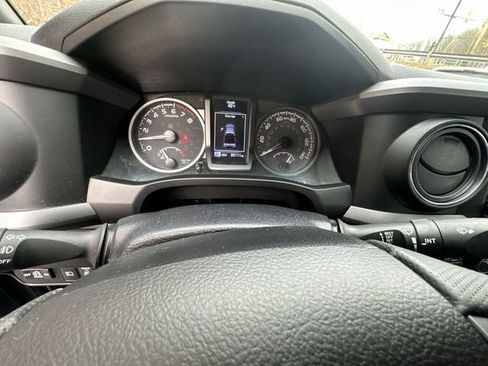 Certified 2021 Toyota Tacoma TRD Off-Road image 11