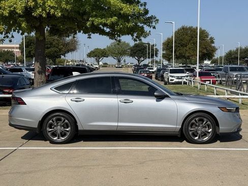 Used 2023 Honda Accord EX image 3