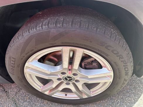 Used 2021 Mercedes-Benz GLB 250 4MATIC w/ Premium Package image 9