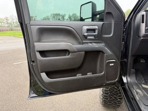 Used 2018 GMC Sierra 2500 SLT w/ All Terrain HD Package AWD/4WD image 16