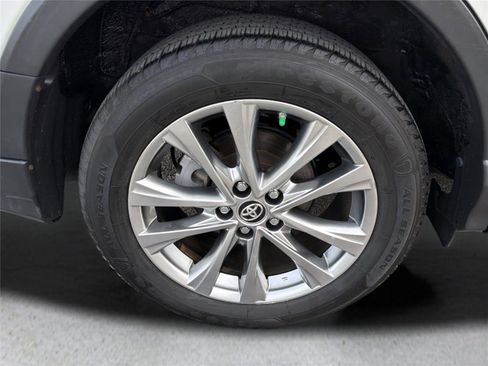 Used 2018 Toyota RAV4 Limited image 40