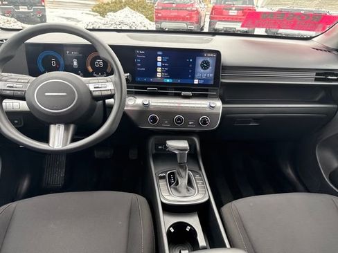 Certified 2025 Hyundai Kona SE image 22