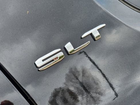 Used 2023 GMC Acadia SLT image 12