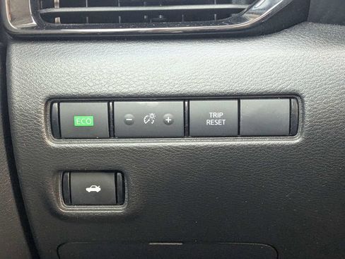 Used 2024 Nissan Sentra SV FWD image 18