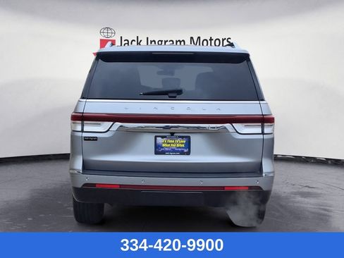 Used 2023 Lincoln Navigator Reserve image 4