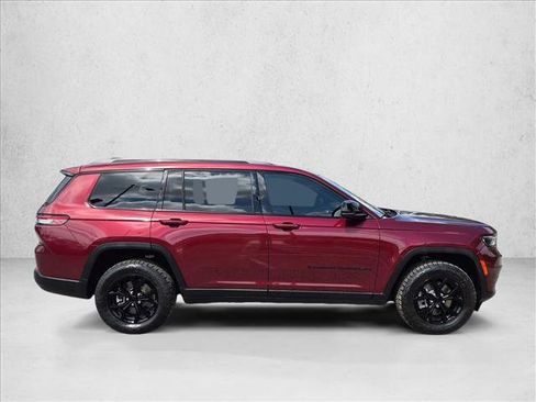Used 2022 Jeep Grand Cherokee L Laredo AWD/4WD image 4
