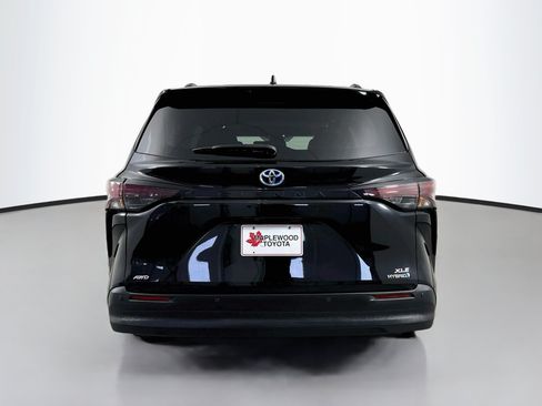 Certified 2024 Toyota Sienna XLE w/ XLE Plus Package AWD/4WD image 6