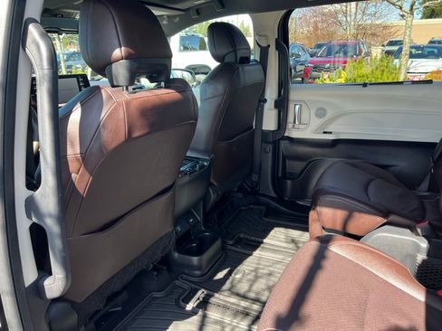 Certified 2024 Toyota Sienna Platinum image 16