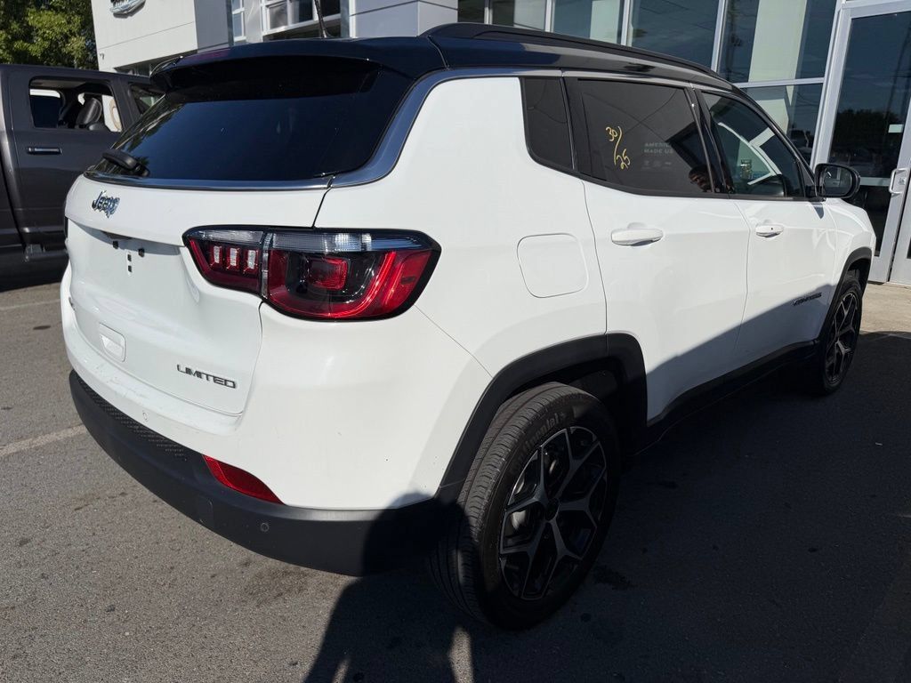 Used 2025 Jeep Compass Limited AWD/4WD image 4