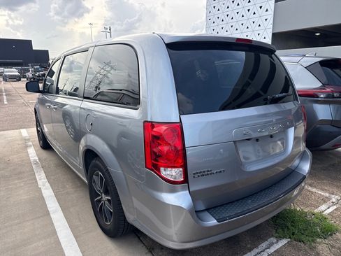 Used 2018 Dodge Grand Caravan SE FWD image 5
