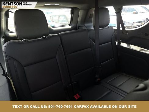 Used 2025 Chevrolet Suburban Z71 image 4