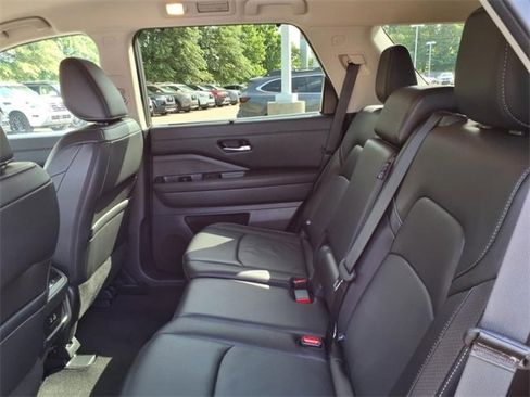 Certified 2024 Nissan Pathfinder SL image 6