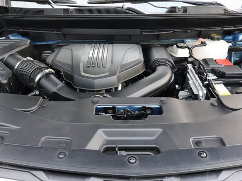 Used 2025 Chevrolet Traverse LT FWD image 18