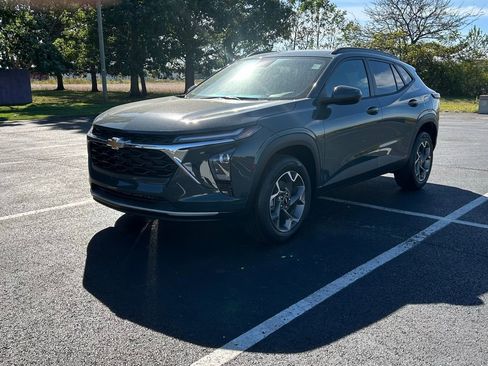 New 2025 Chevrolet Trax LT w/ LT Convenience Package image 3