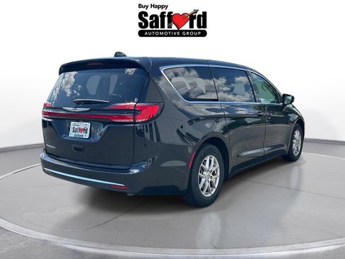 Used 2024 Chrysler Pacifica Touring-L FWD image 8