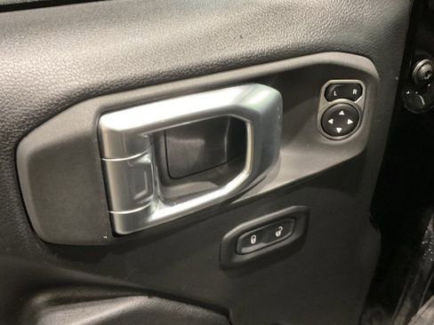 Used 2023 Jeep Gladiator Willys image 7