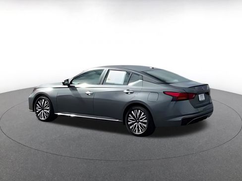 Used 2025 Nissan Altima 2.5 SV image 16