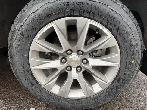 Used 2020 Chevrolet Silverado 1500 High Country w/ Technology Package image 12