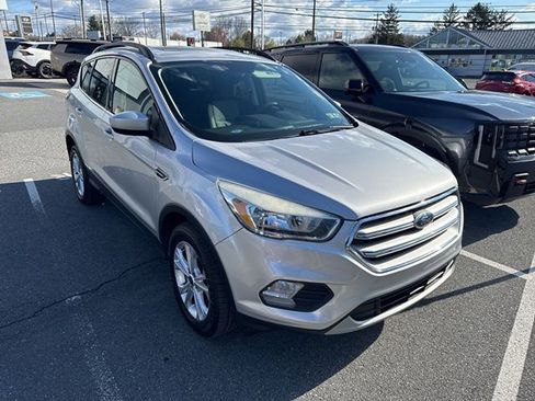 Used 2018 Ford Escape SE w/ SE Sync 3 Package image 2