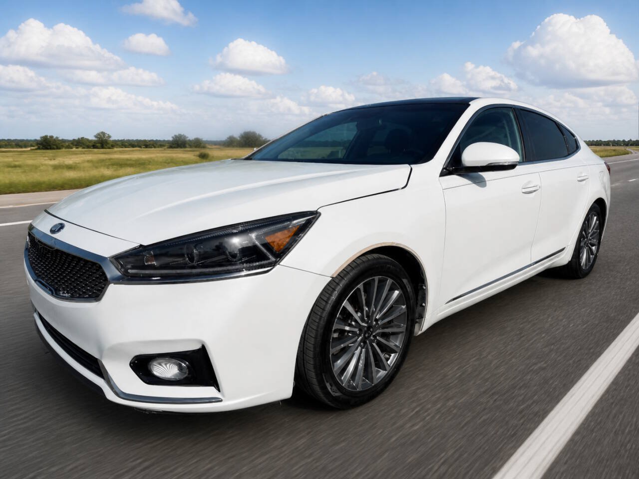 Used 2017 Kia Cadenza Premium w/ Luxury Package FWD image 1