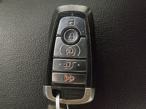Used 2019 Ford Explorer XLT w/ Equipment Group 202A FWD image 32