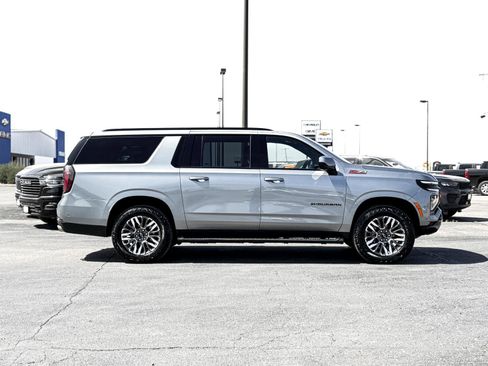 Certified 2025 Chevrolet Suburban Z71 image 5