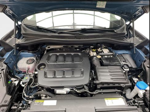 Used 2025 Volkswagen Tiguan SE w/ Panoramic Sunroof Package FWD image 18
