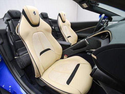 Used 2025 Ferrari Roma Spider image 17