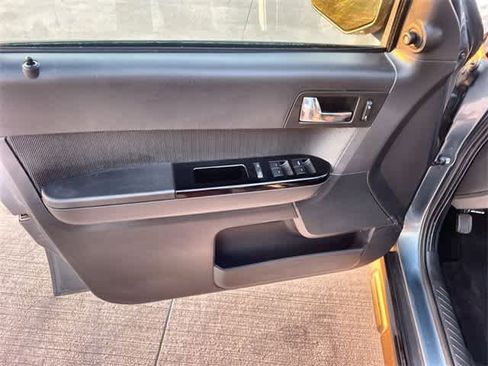 Used 2010 Ford Escape Limited image 30