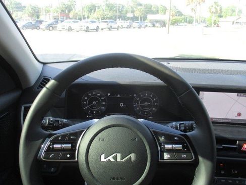 Used 2025 Kia Seltos EX w/ EX Sunroof Package image 18