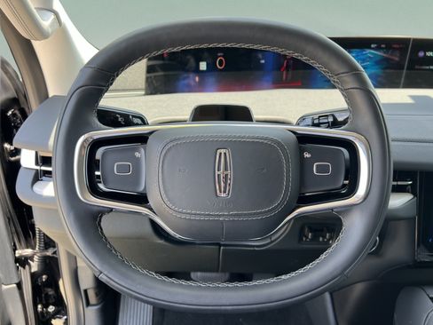 Used 2025 Lincoln Navigator Reserve AWD/4WD image 10