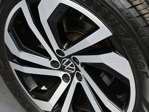 Used 2022 Volkswagen Atlas Cross Sport SEL image 12