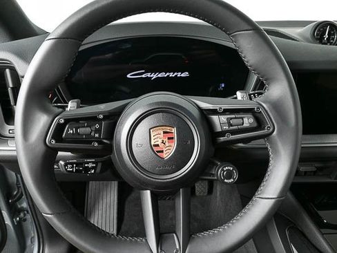 Certified 2025 Porsche Cayenne image 9